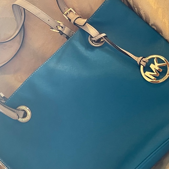 Bright teal Michael Kors handbag - Picture 1 of 5